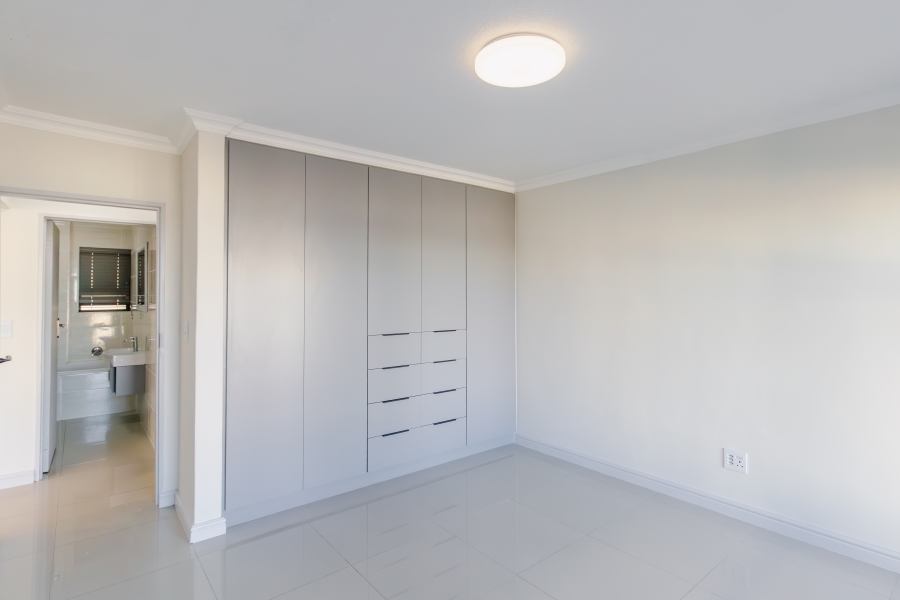 3 Bedroom Property for Sale in Bloubergrant Western Cape